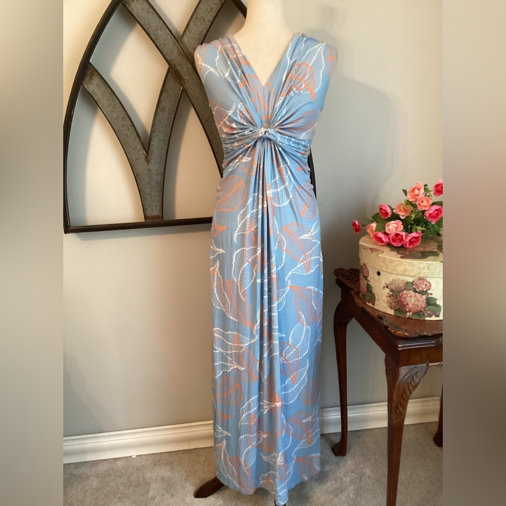 MADDERSON LONDON Blue and Coral Flowing Stretchy Patterned Maxi Dress